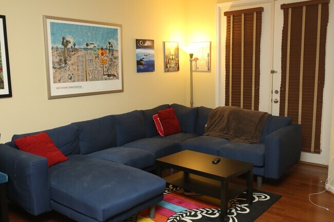 Building Photo - Walker Square Condo Available