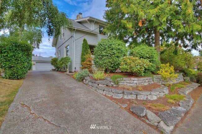 Foto del edificio - 4 bd 2 bath West Seattle Single Family house