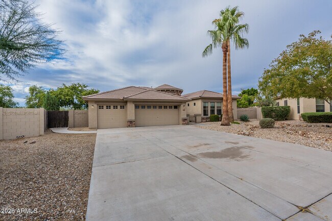 Building Photo - 13354 W San Miguel Ave