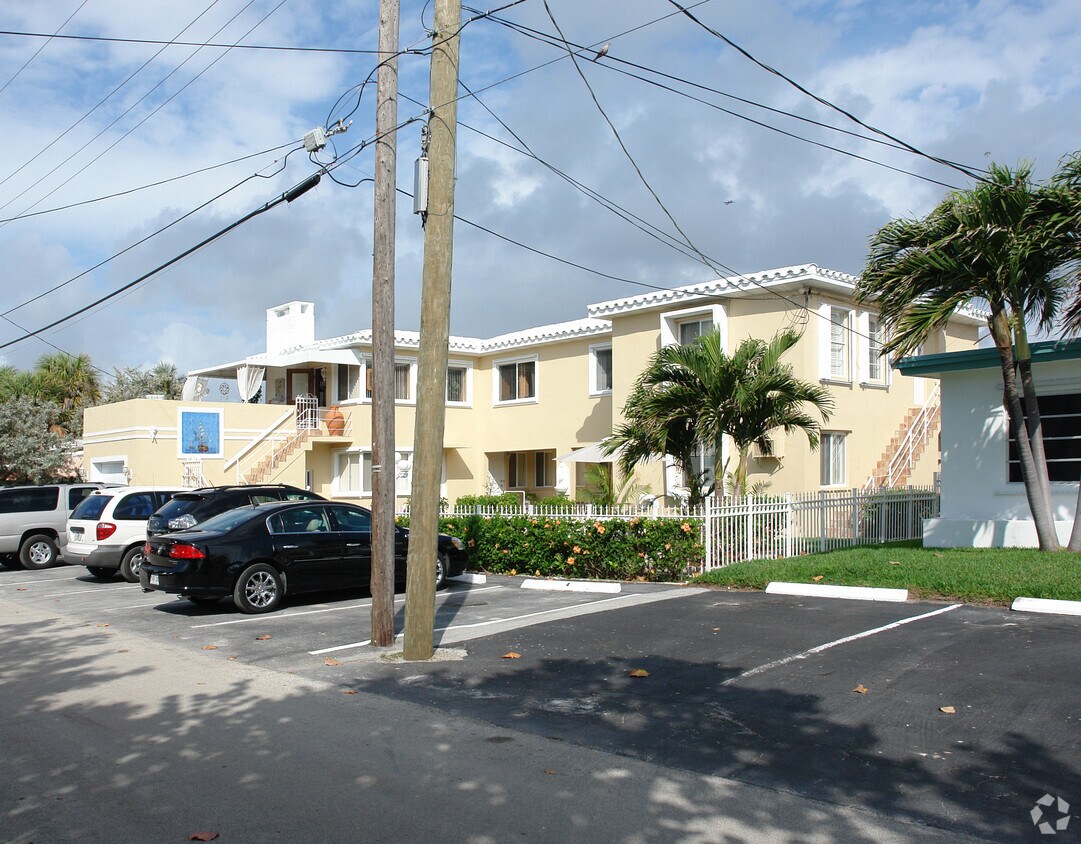 333 Elm St, West Hollywood, FL 33019 Apartments in West Hollywood, FL