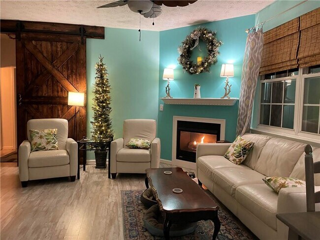 Foto del edificio - 968 Windcroft Cir NW