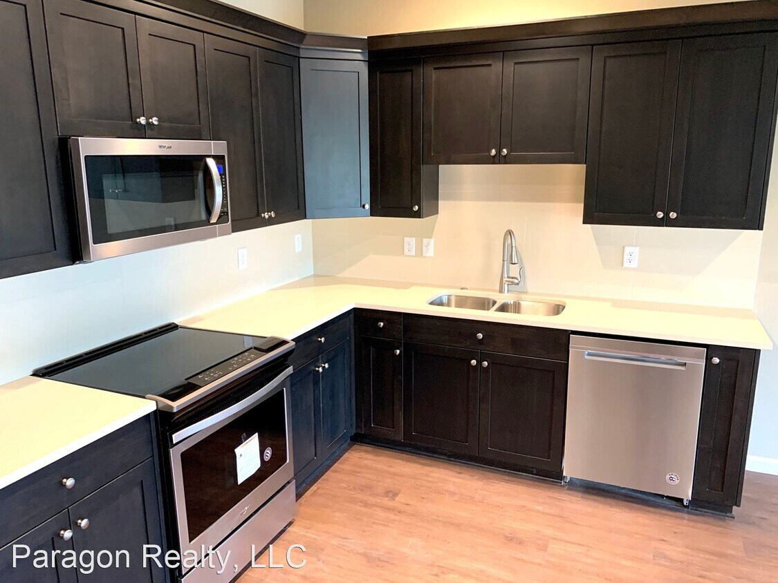 Foto principal - 3 br, 2.5 bath House - 873 Front Ave. NE