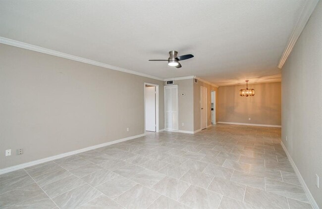 Building Photo - 7400 Bellerive Dr