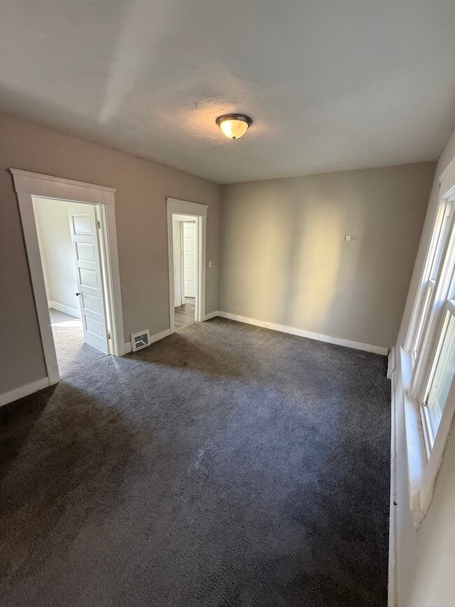 Building Photo - 10303 Sophia Ave