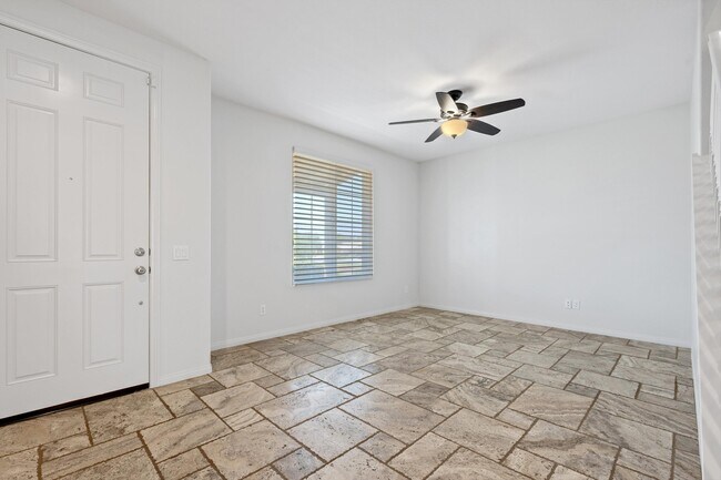 Foto del edificio - 84126 Canzone Dr