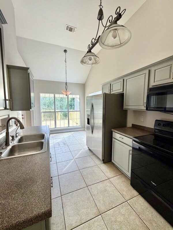 Foto del edificio - 81 Lake Front Dr