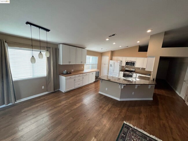 Building Photo - 1511 Coventry Dr