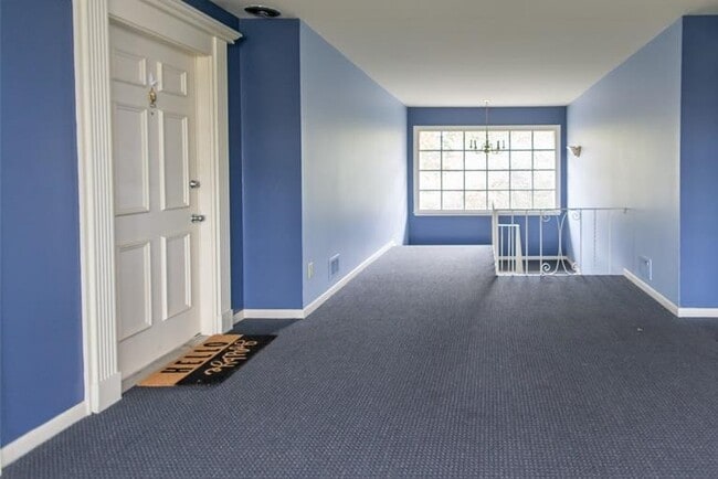 Building Photo - 480 Fox Hills Dr N