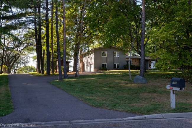 Building Photo - 1835 Hunter Ln