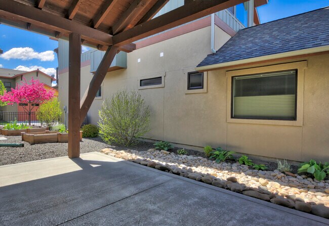 Foto del edificio - 1169 E Lone Creek Dr