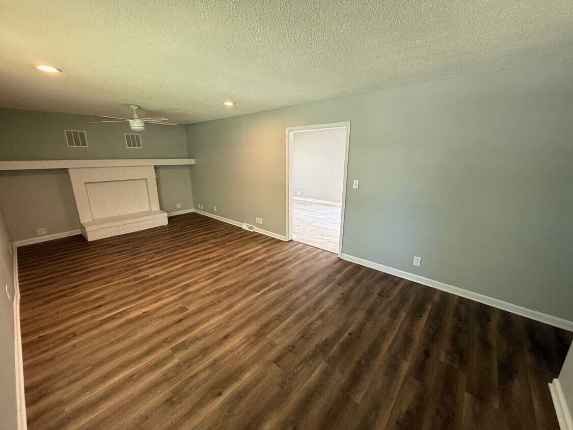 Foto del edificio - 4 BR/2BA| Newly Renovated Single Family Home |  | 1-Car Garage | Basement!