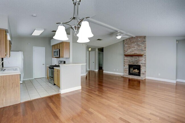 Building Photo - 911 Isernia Dr
