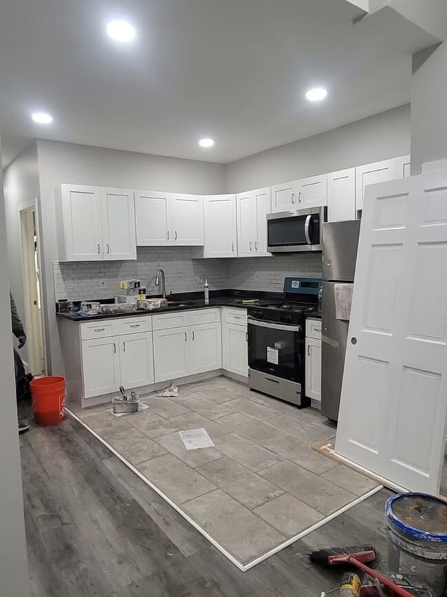 Building Photo - 5Br 2Bath house with 5Br  PHA voucher