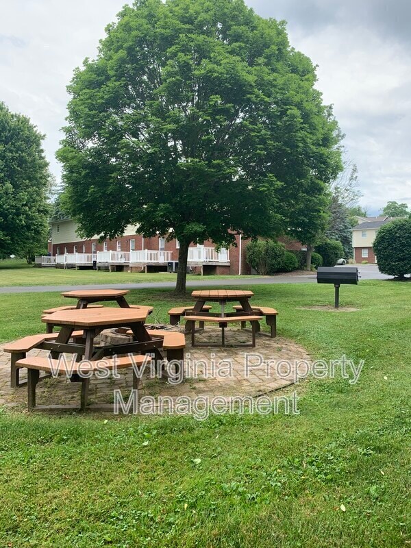 Building Photo - 143 Cardinal Wy