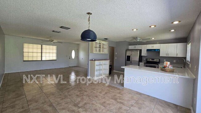 Foto del edificio - 17364 Sabrina Cir