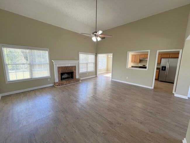 Building Photo - 2600 Santa Fe Ct SE