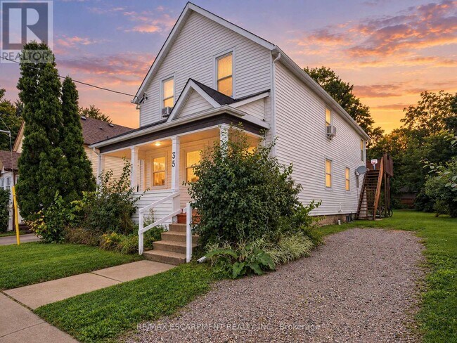 Building Photo - 35 Inkerman St