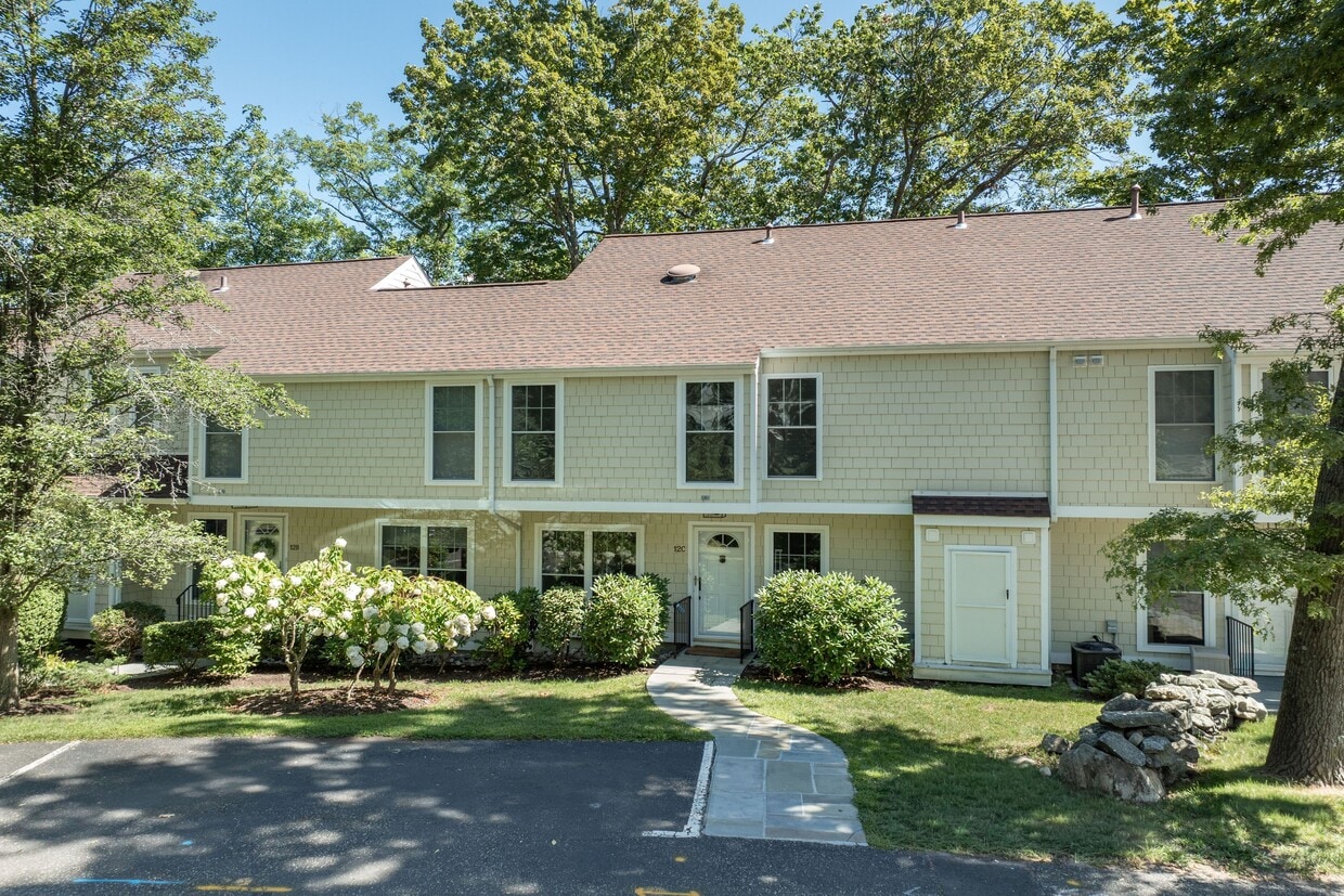 Photo - 241 Weaver St (Greenwich, CT)