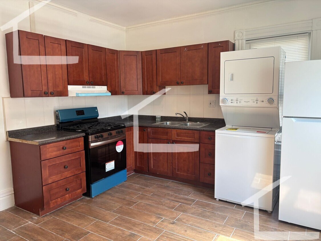 Primary Photo - No Brokers Fee, In-Unit Laundry, Low Move-...