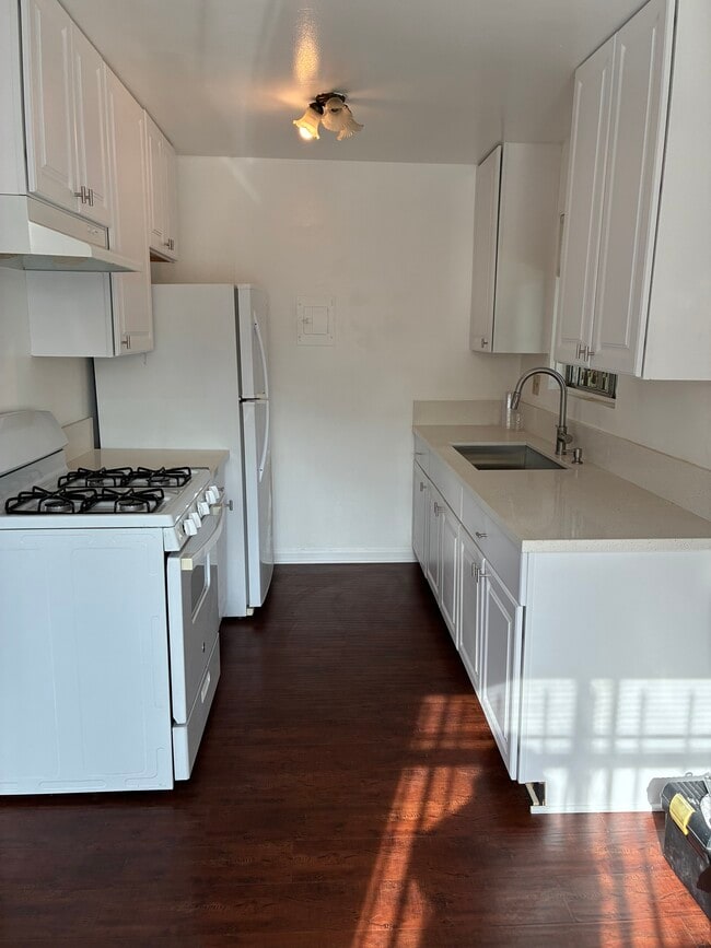 Foto del edificio - 4424 Edenhurst Ave