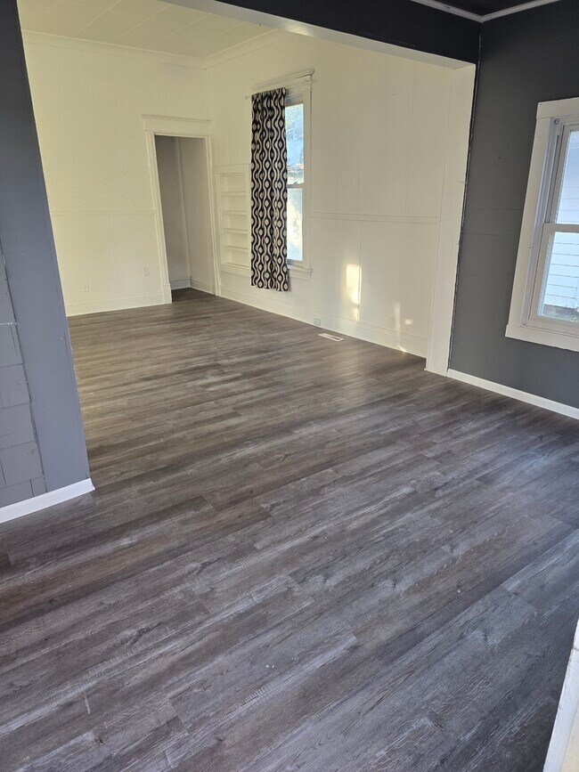 Foto del edificio - 407 E Oakley Ave