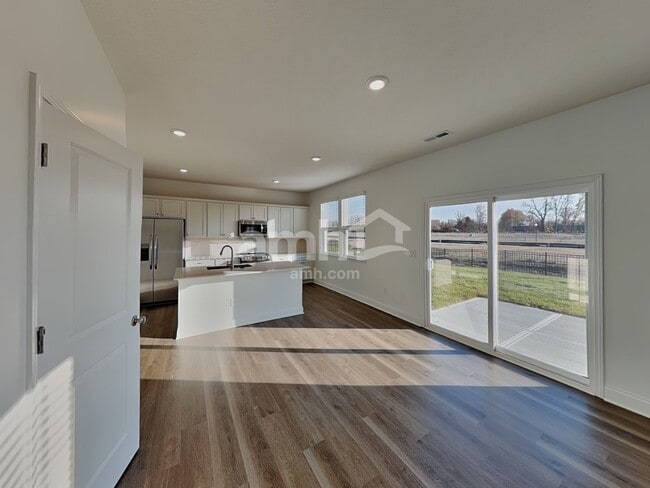 Building Photo - 9127 Henley Ave