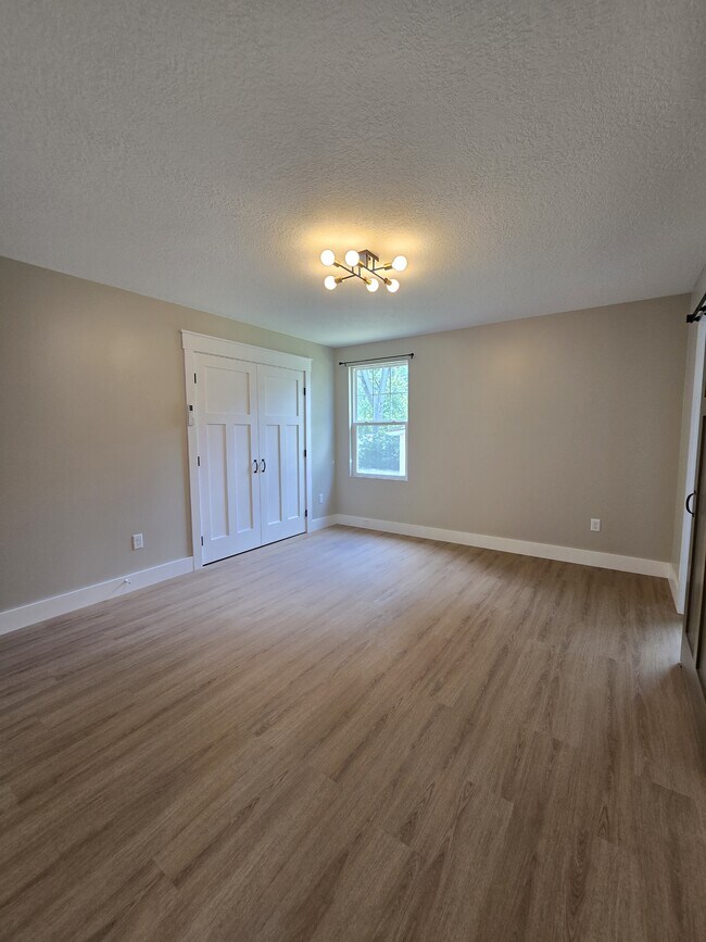 Foto del edificio - 6446 Navarre Rd SW
