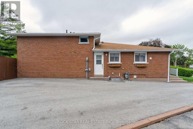 Photo du bâtiment - 3675 Glencolin Ct