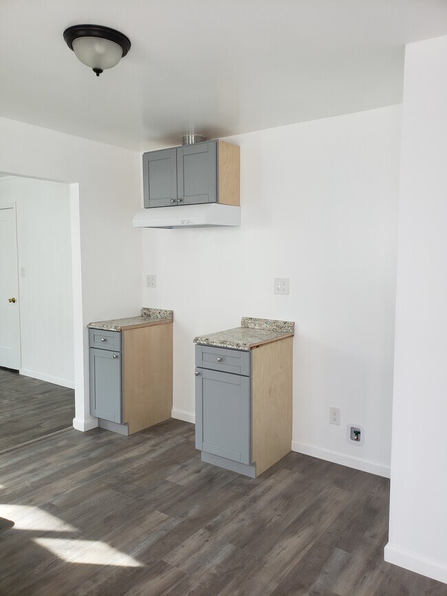 Kitchen - 5526 S Van Ness Ave
