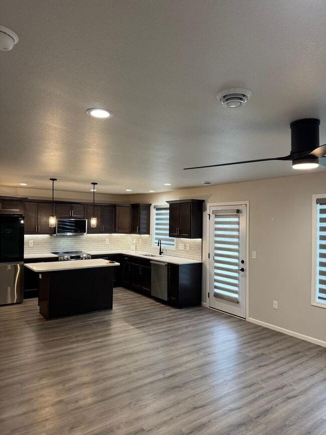 Building Photo - Modern 3-Bed Twinhome with Garage & Yard –...