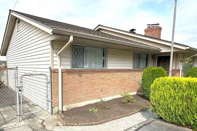 Building Photo - 3 bd Rambler in View Ridge Neighborhood
