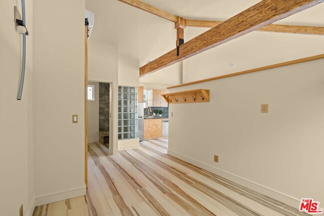 Foto del edificio - 621 Rose Ave