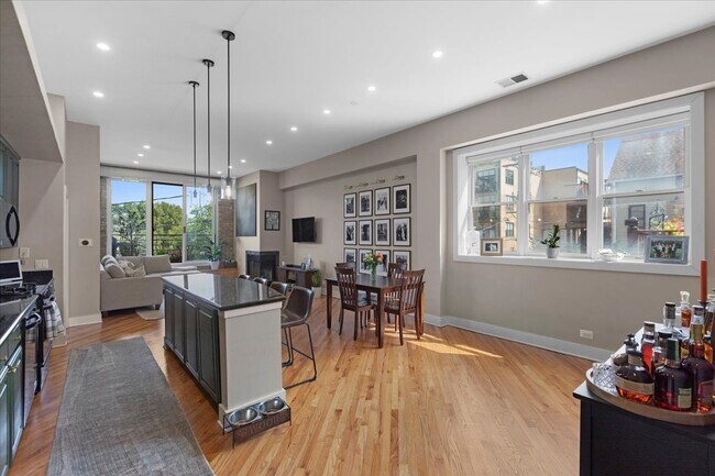 Building Photo - 2533 N Ashland-2D