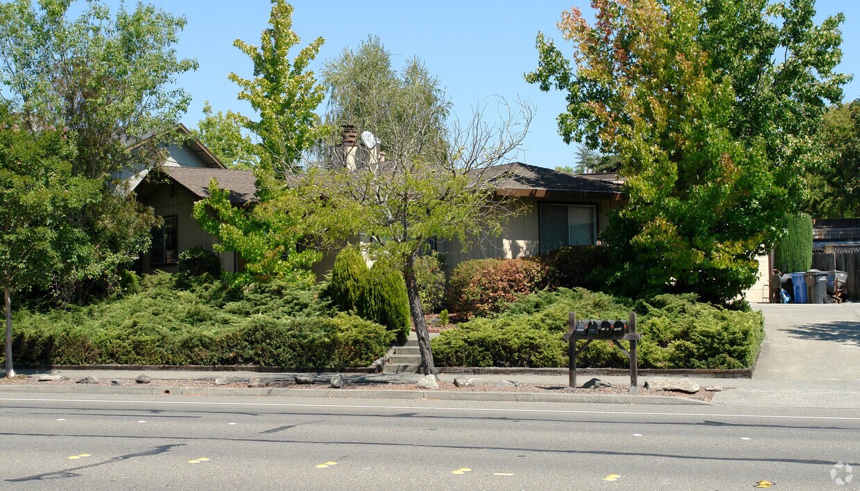 Primary Photo - 1820 Mission Blvd
