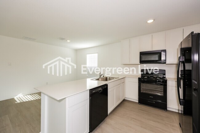 Building Photo - 10532 Desert Hawk Cir