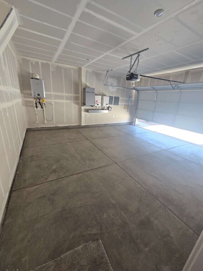 Foto del edificio - Newly Constructed Home- Solar & Appliances...