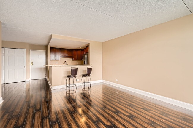 Building Photo - 2015 S Finley Rd