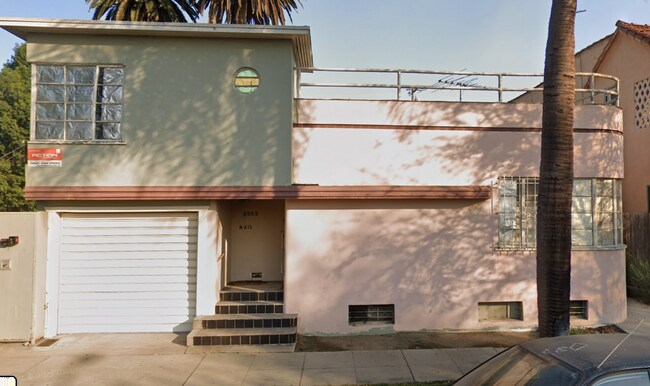 Building Photo - 2552 Cedar Ave