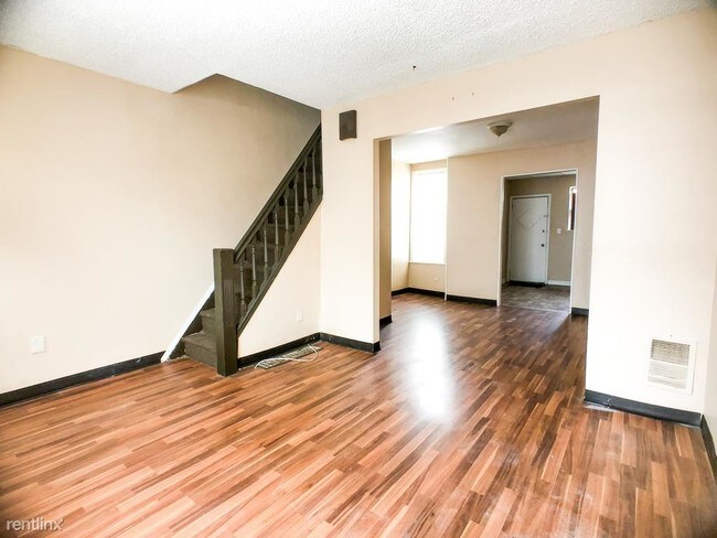 Foto del edificio - 2 br, 1 bath Apartment - 2219 Winton St