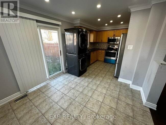 Building Photo - 25 Prince Crescent