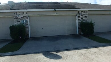 Building Photo - 1725 Kemah Village Dr