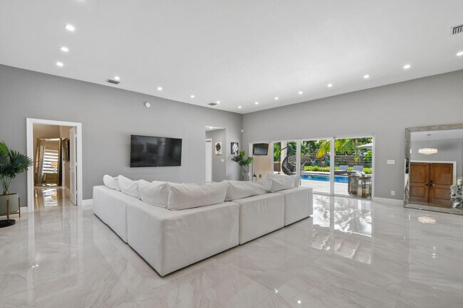 Foto del edificio - 7101 W Lake Dr