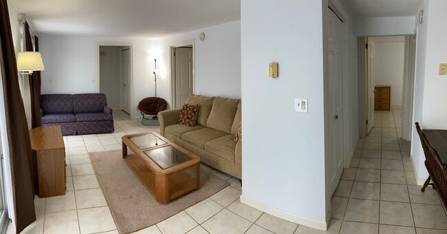 LivingRoom - 1001 Oak Ridge Ave