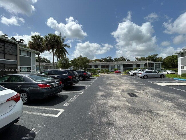 Foto del edificio - 9729 Hammocks Blvd