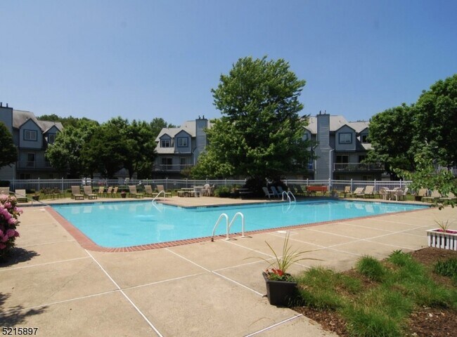 Foto del edificio - 46 Woods Edge Dr
