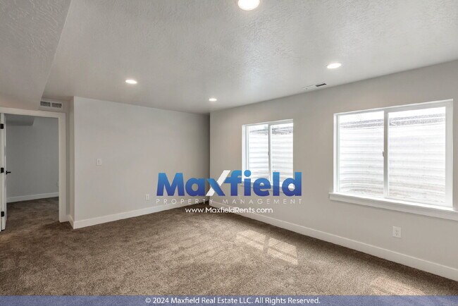Foto del edificio - MODERN TWIN HOME - 4 BD 3.5 BA 2 GA - EV Friendly North Sale Lake /Bountiful Area