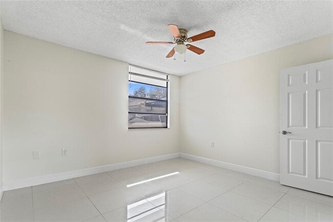 Foto del edificio - 1719 Whitehall Dr