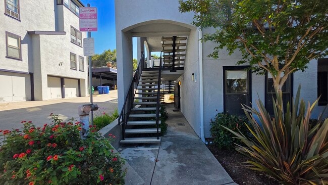 Building Photo - 945 Fletcher Ln