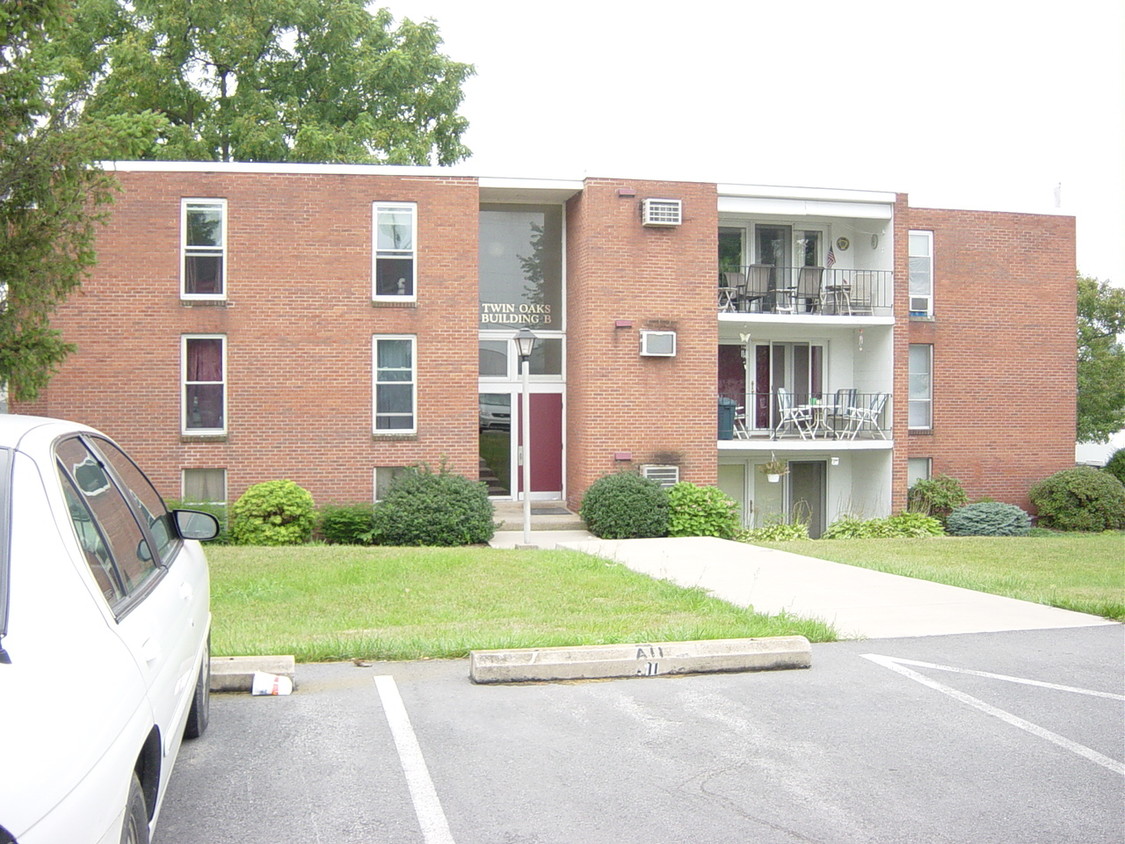 Building - 735 Buffalo Rd