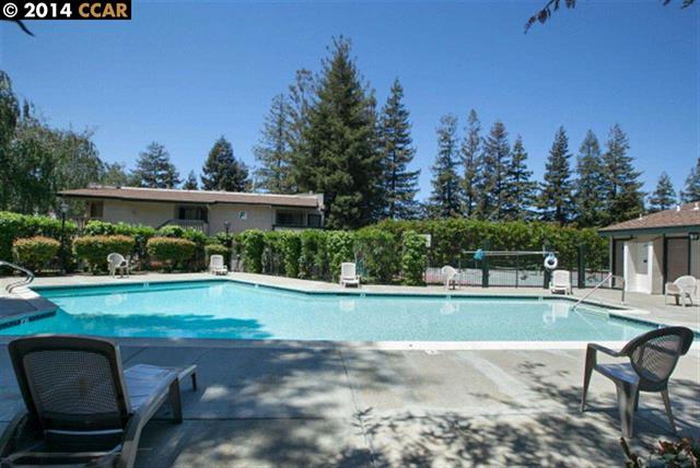 Área de piscina - 5450 Concord Blvd